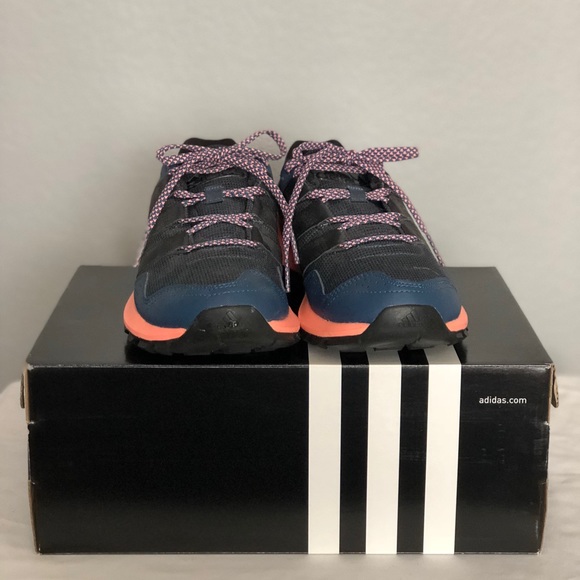 Adidas running / hiking shoe - Picture 2 of 4